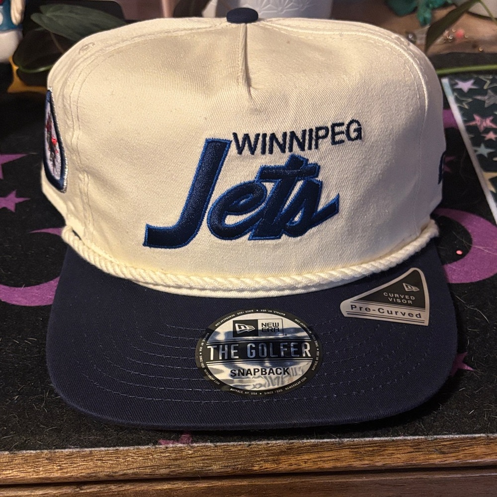 New Era Winnipeg Jets Cream and Navy Snapback NWT NHL THROWBACK MAPLE